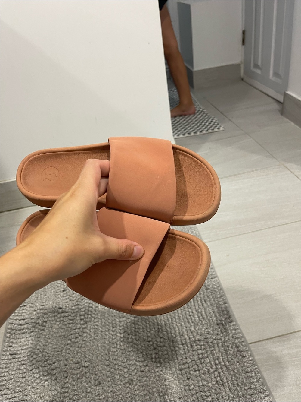 Lululemon Womens Restfeel Slides
Cacao women’s size 7 peach pink tone - Picture 5 of 11